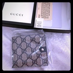 Men’s Gucci wallet